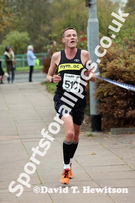 Alasdair Tatham (North York Moor) finishing the Brampton to Carlisle 10 mile Road Race. Photo: David T. Hewitson/Sports for All Pics